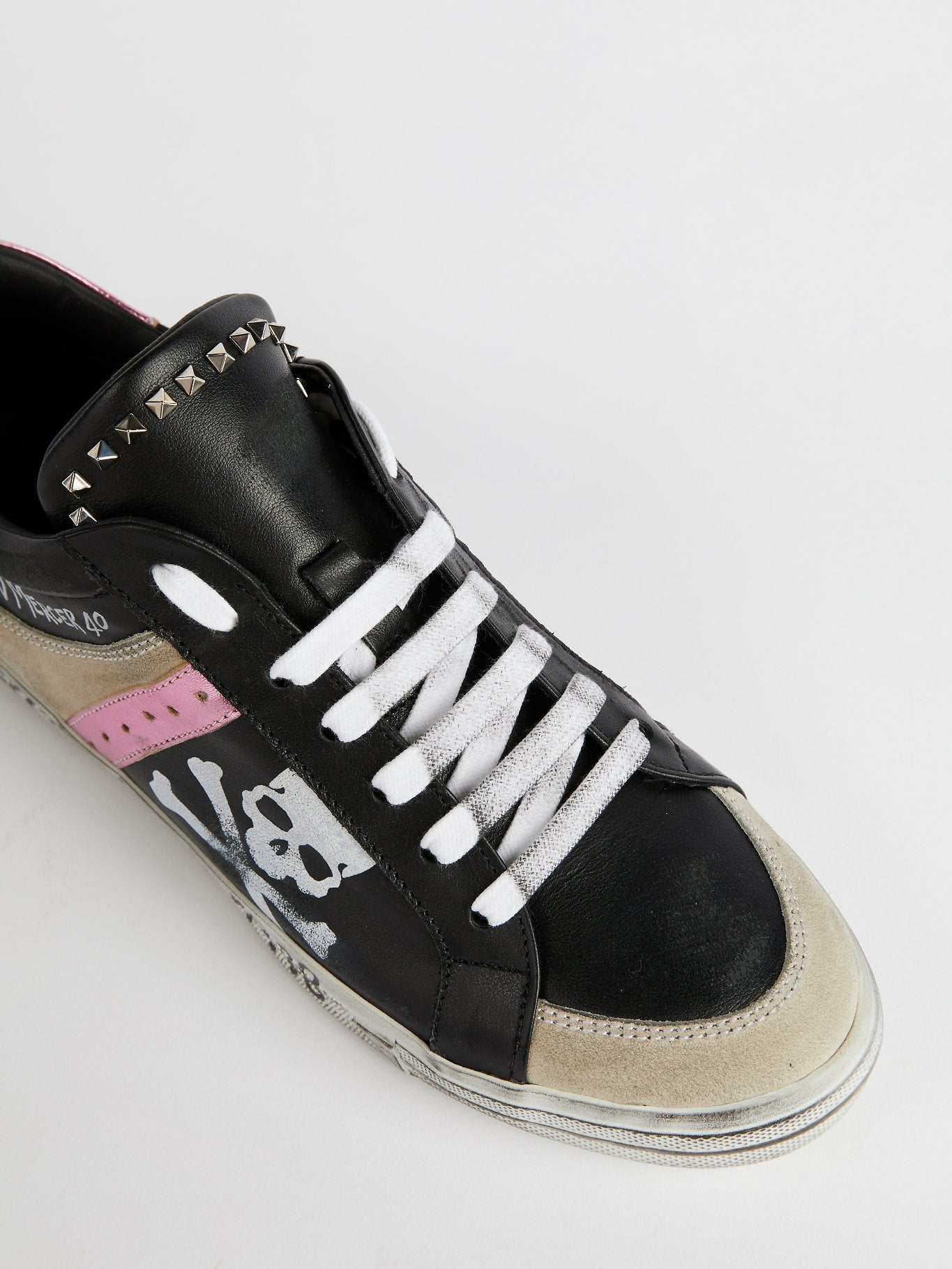 Кроссовки в стиле колор-блок с изображением черепа