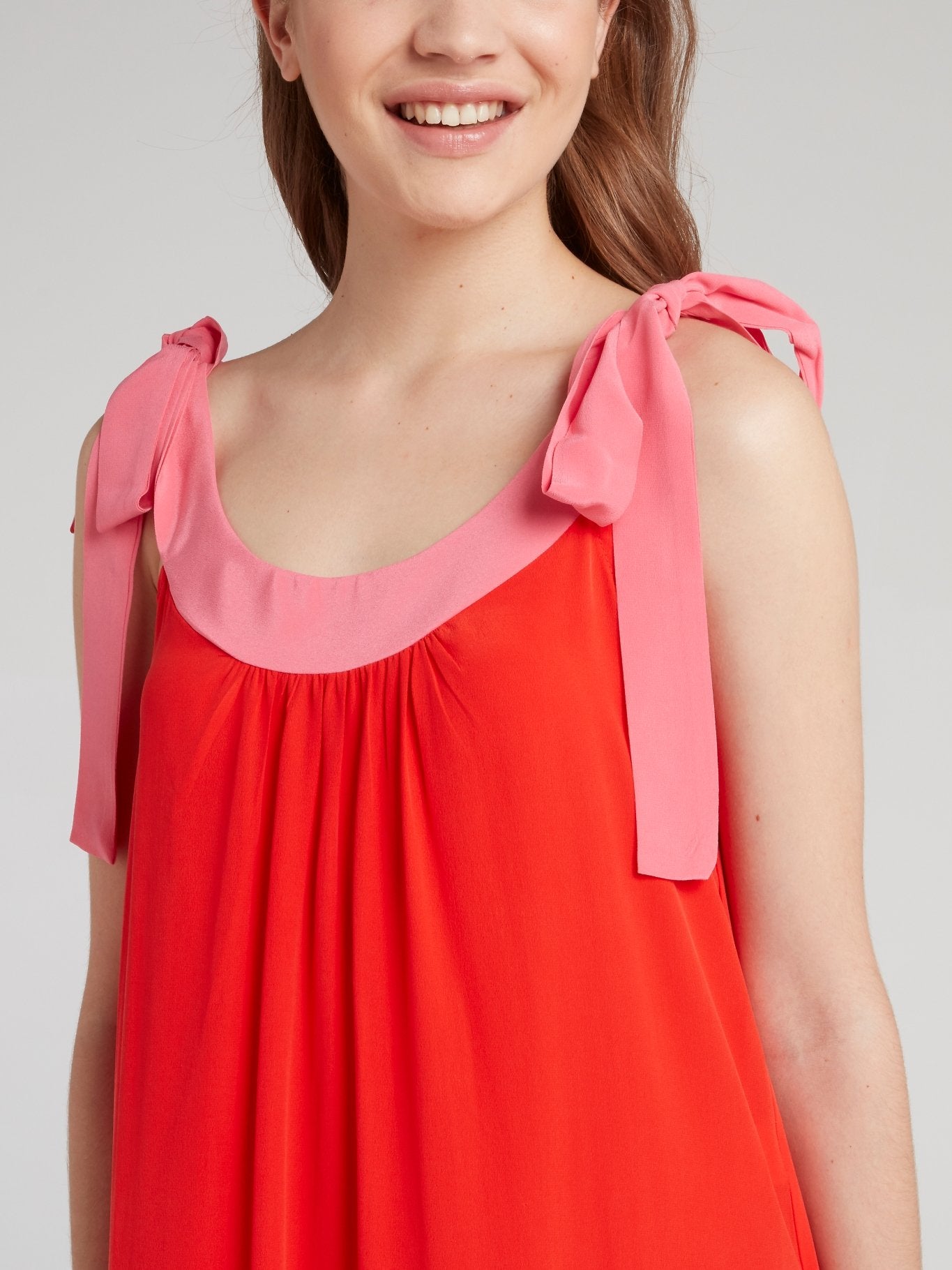 Красное шелковое платье