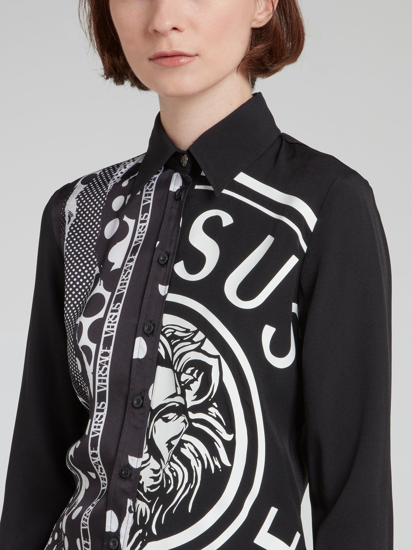 Черная рубашка со вставкой в горошек