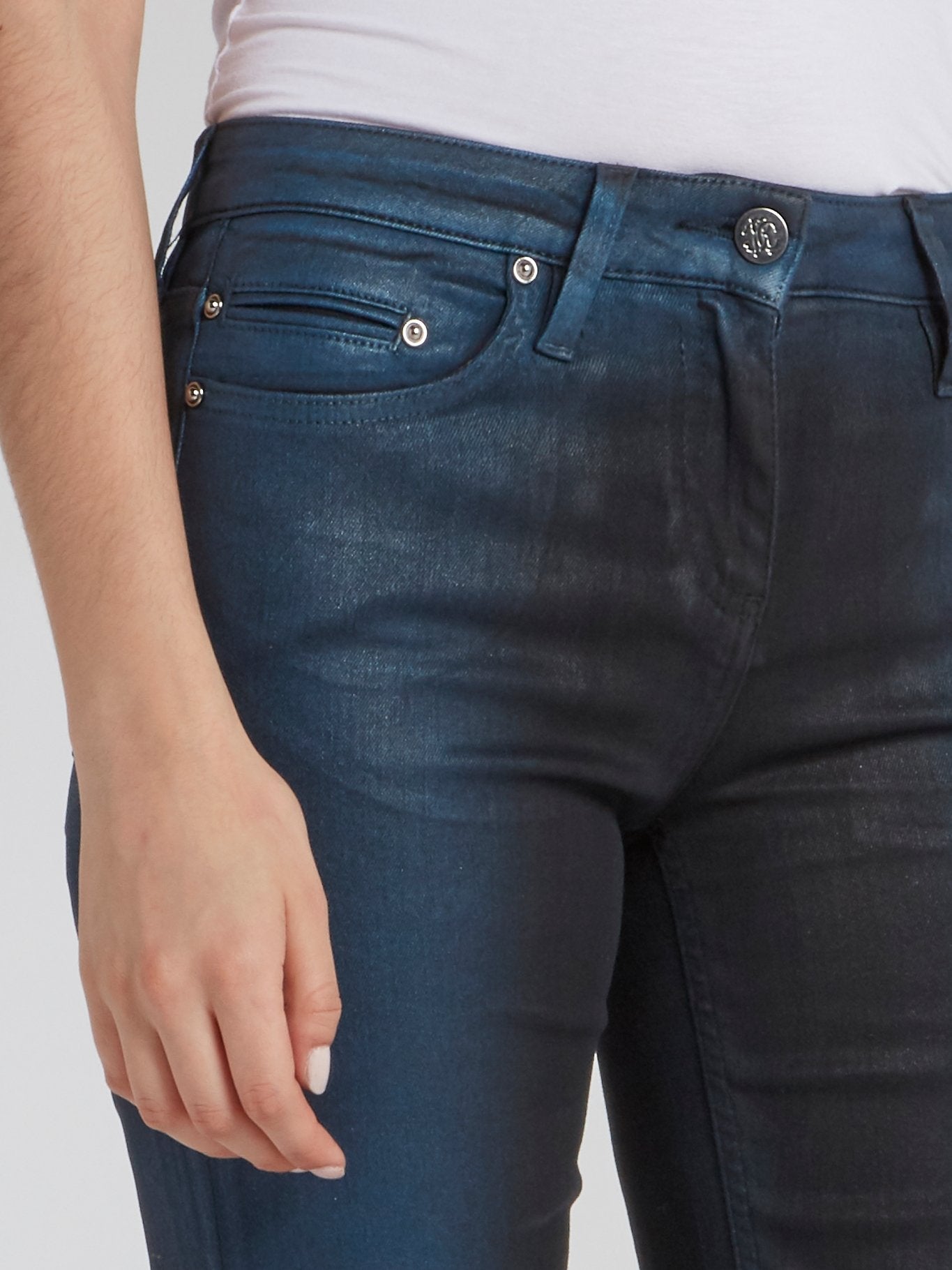 Выбеленные брюки с легким клешем