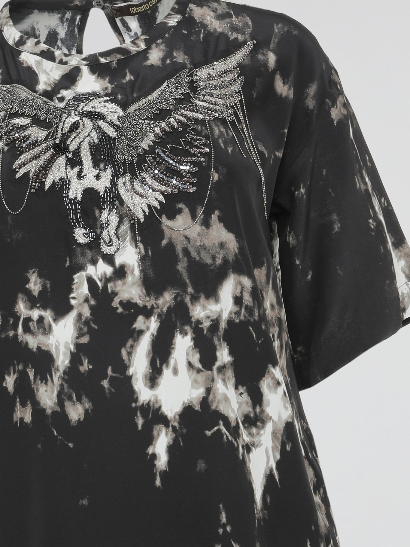 Wrap yourself in luxury with the Roberto Cavalli Black Embroidered Oversized T-Shirt. Crafted with impeccable attention to detail, this statement piece combines sophistication and comfort. The intricate embroidery adds a touch of glamour to the oversized silhouette, making it the perfect choice for fashion-forward individuals who refuse to compromise on style.