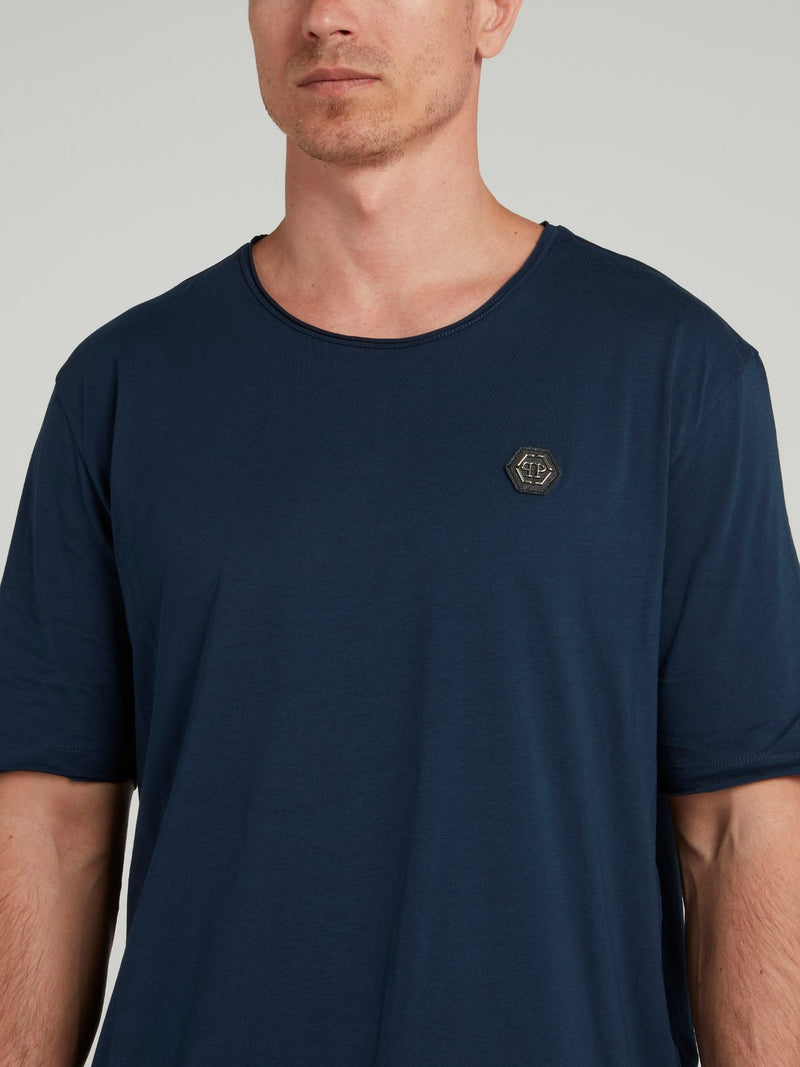 Темно-синяя футболка с круглым вырезом и рукавами до локтя