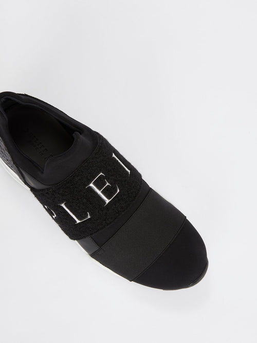 Черные кроссовки на резинке с логотипом