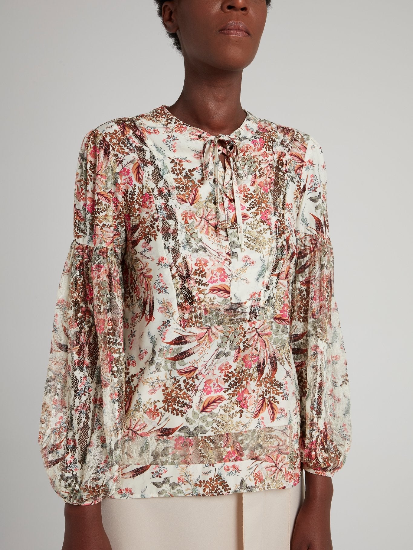 Блузка с цветочным принтом и завязками