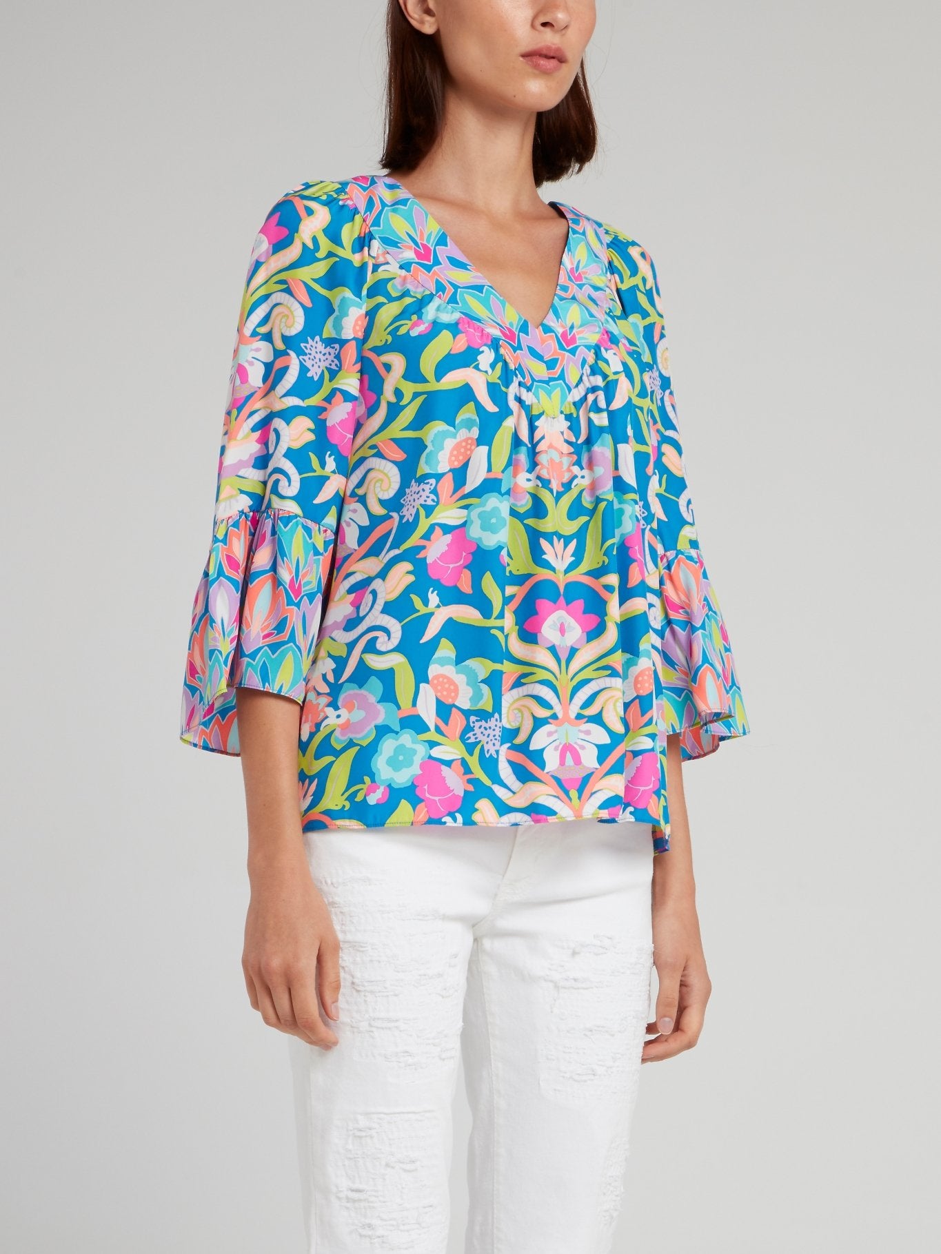 Блузка с расклешенными рукавами и цветочным принтом