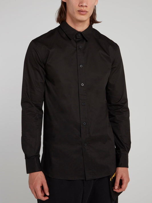 Черная рубашка с длинными рукавами и надписями