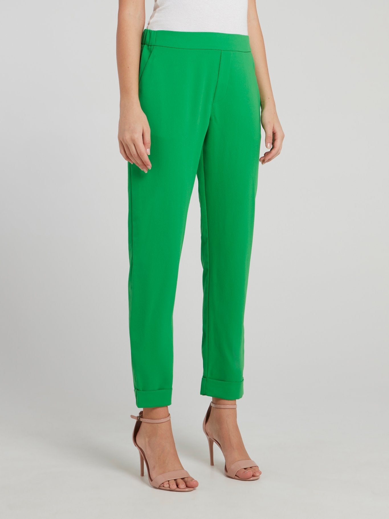 Зеленые узкие брюки с завышенной талией
