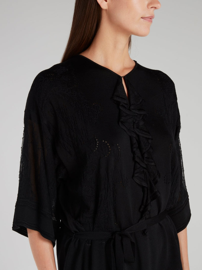 Черная блузка с рюшами и поясом
