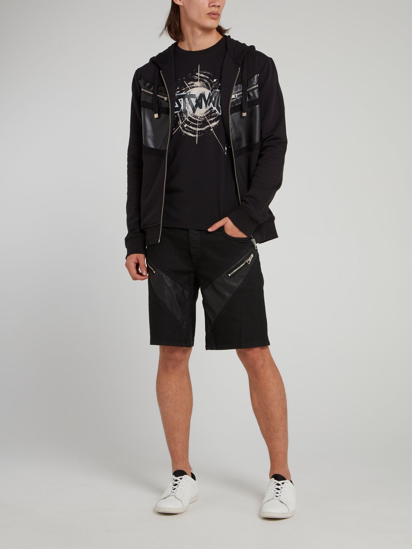 Черная спортивная куртка с кожаными вставками