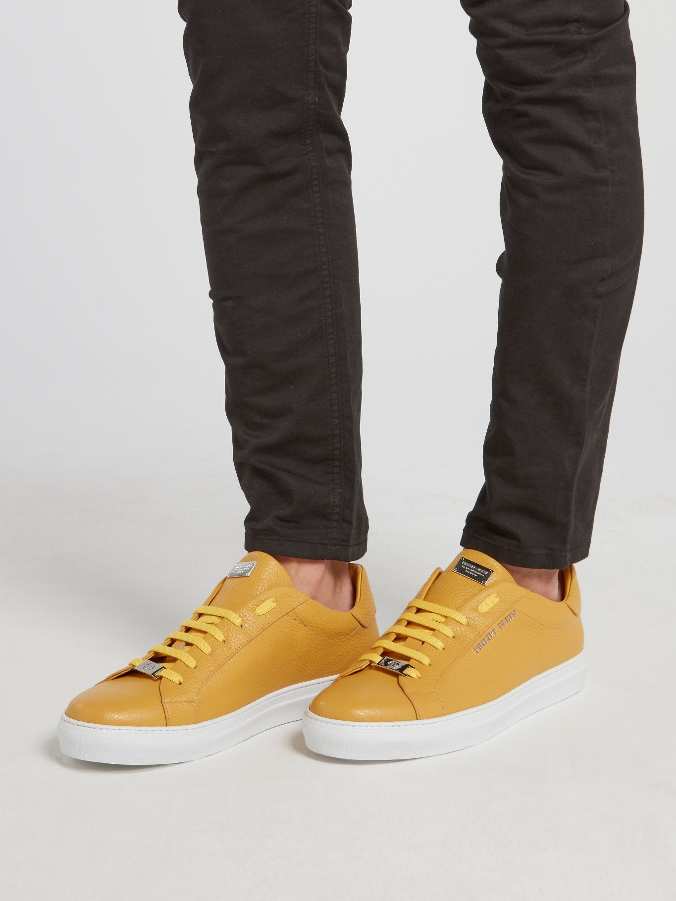 Низкие кожаные кроссовки горчично-желтого цвета
