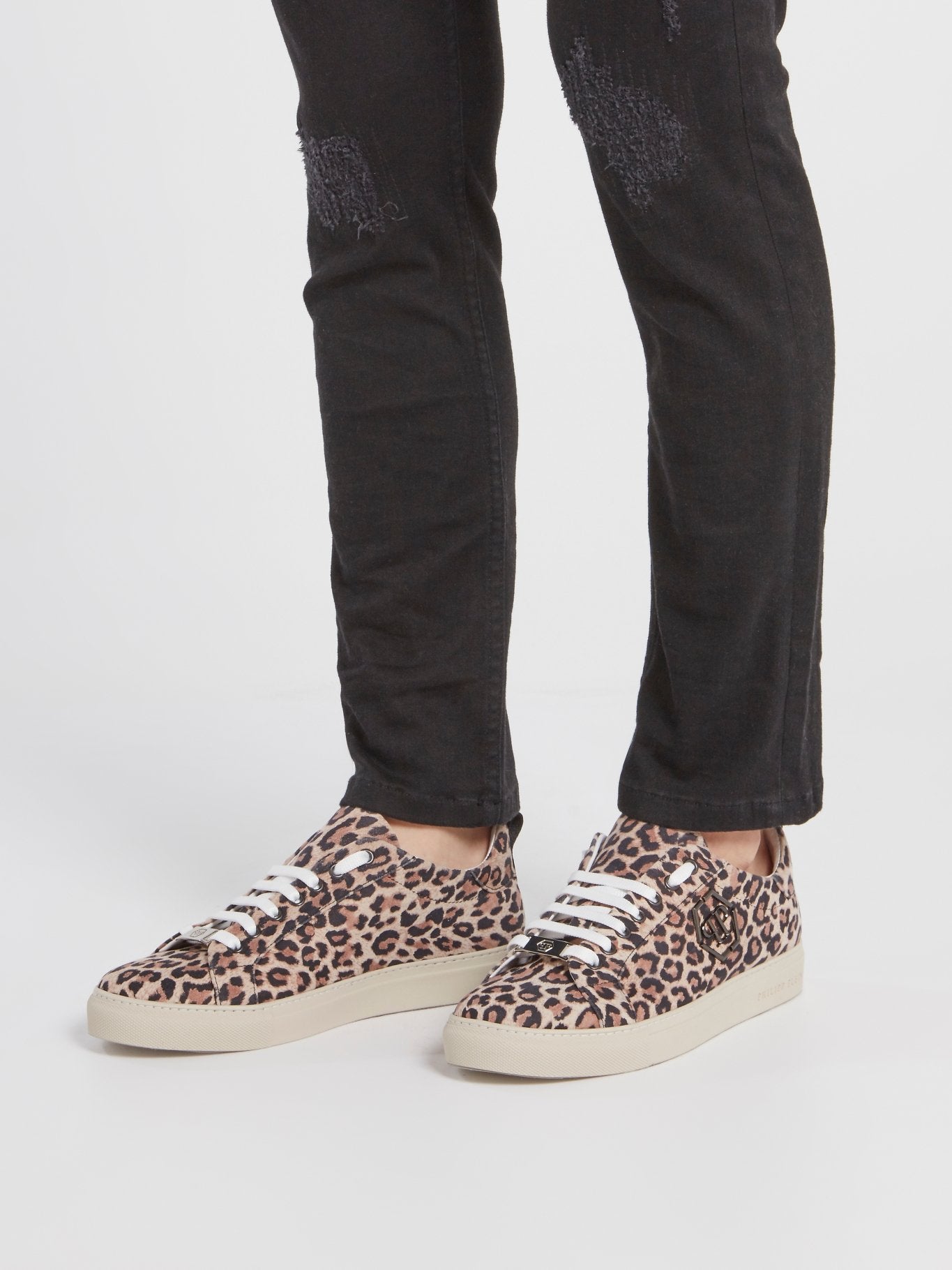 Низкие кроссовки с леопардовым принтом