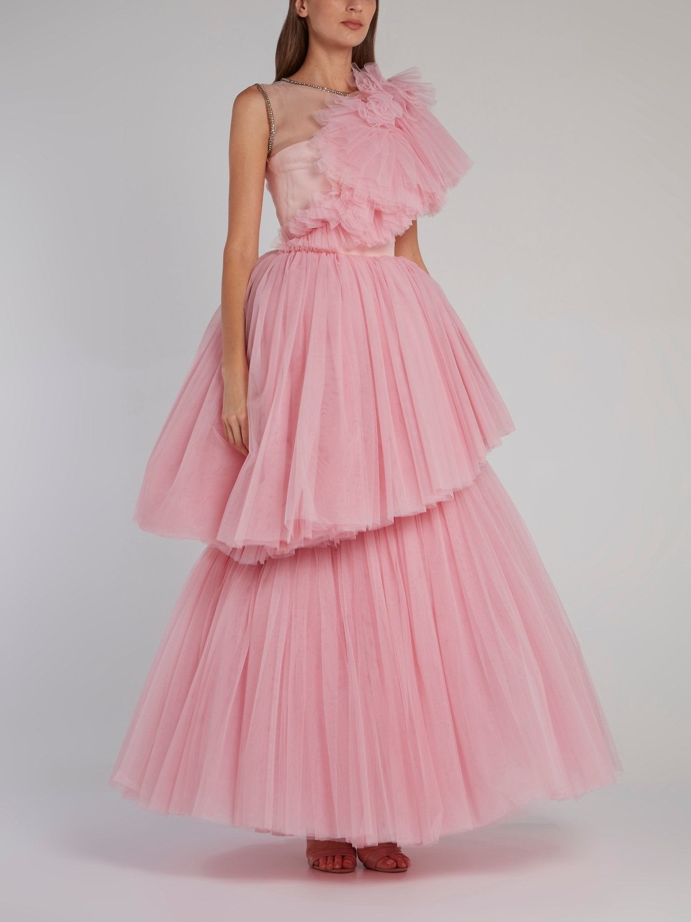 Розовое пышное платье из тюля