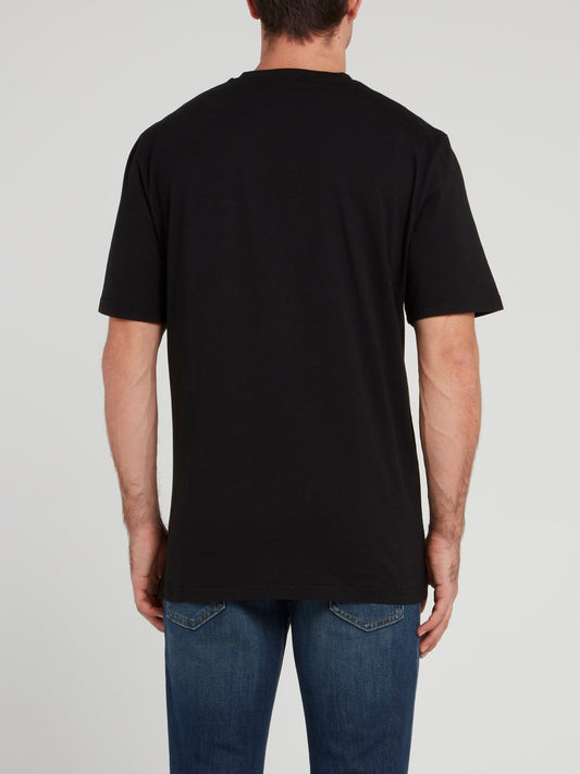 Черная футболка с рукавами до локтя и рисунком